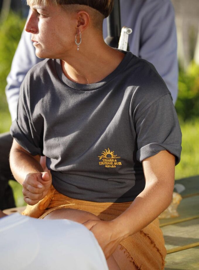 Camiseta Thanks Father Sun – Negra