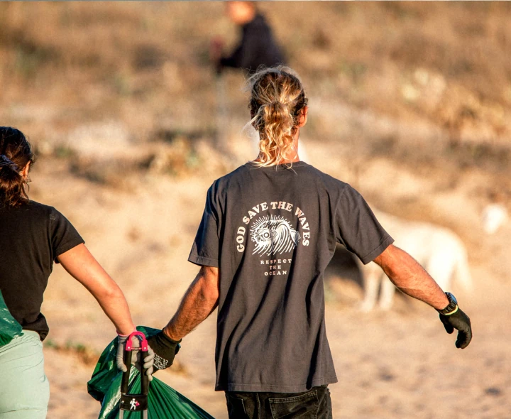 Voluntario en las dunas
